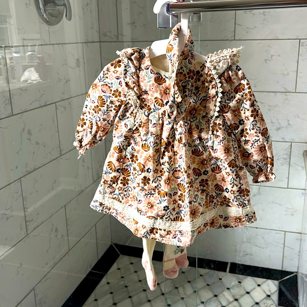 Max Studio Floral  Dress 0/3 months comes  w/matching tights and head piece